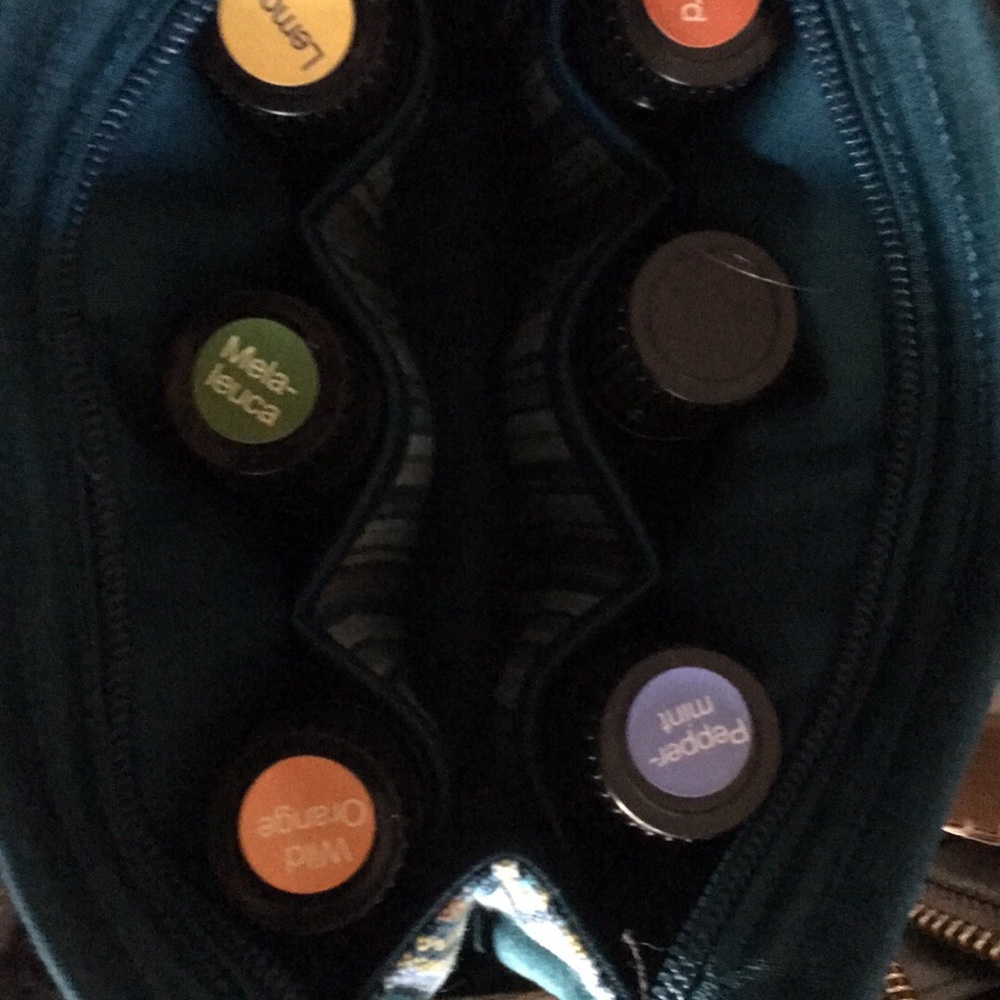 Essentials Oils Bags - Picture 8 of 8